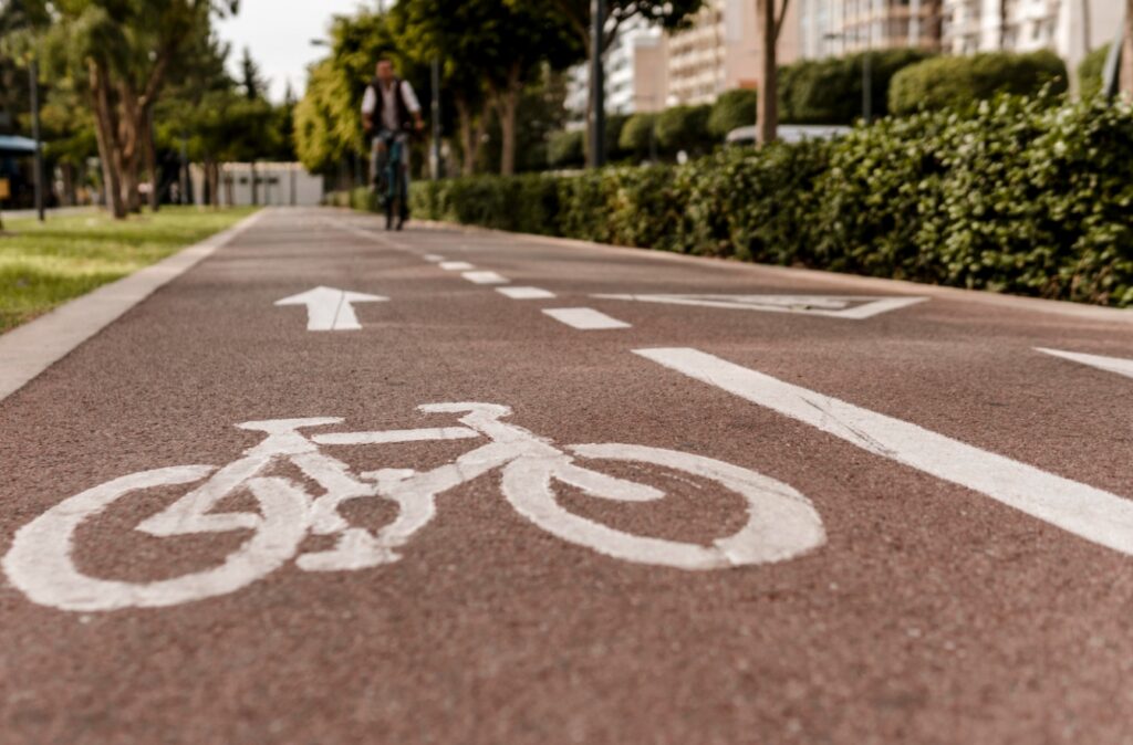 Miasto Zambrów planuje budowę ścieżki rowerowej i chodnika wzdłuż ul. Białostockiej – ogłoszenie przetargu