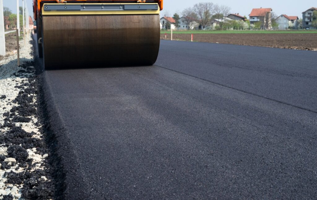 Prace budowlane na drodze powiatowej nr 1993B w Zambrowie w pełnym toku