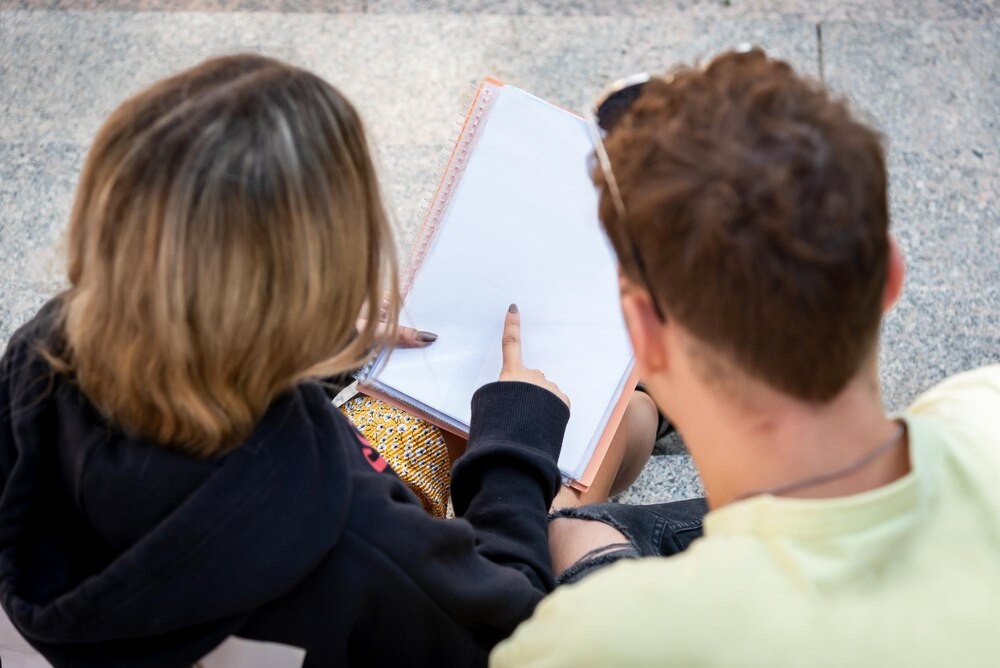 Powiat Zambrowski Świętuje Dzień Edukacji Narodowej 2025 – Nauczyciele i Pracownicy Oświaty Otrzymali Wyróżnienia